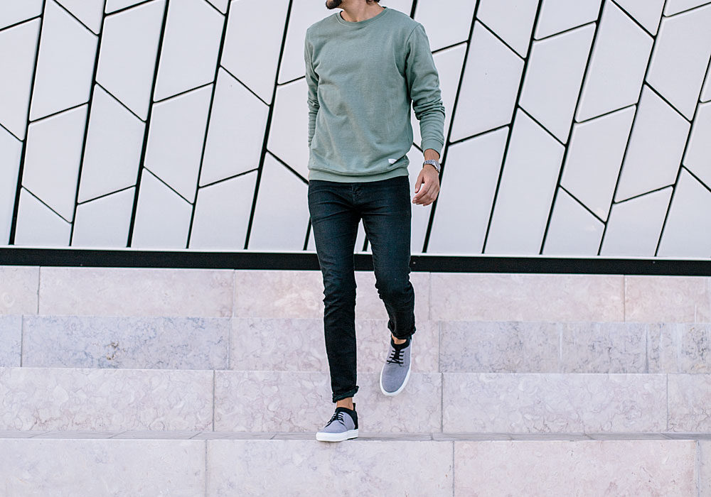 Pas à pas – OOTD Mec & baskets en plastique recyclé