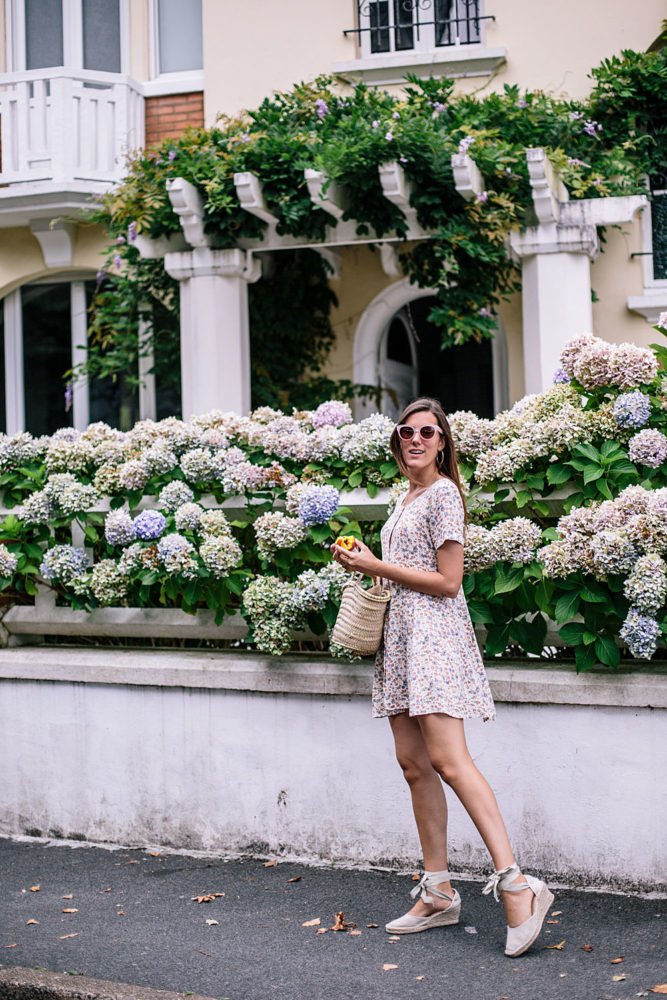 Tenue éco-responsable : robe vintage, espadrilles made in Spain & panier - Bloomers.eco