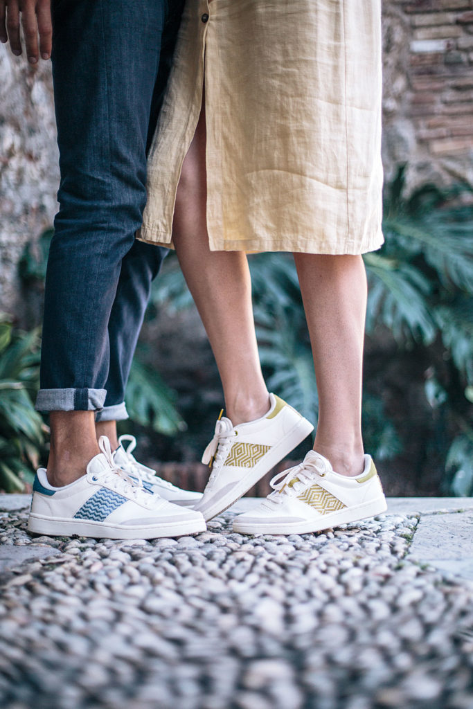 Couple avec des baskets blanches éthiques solidaires unisexes ngo shoes