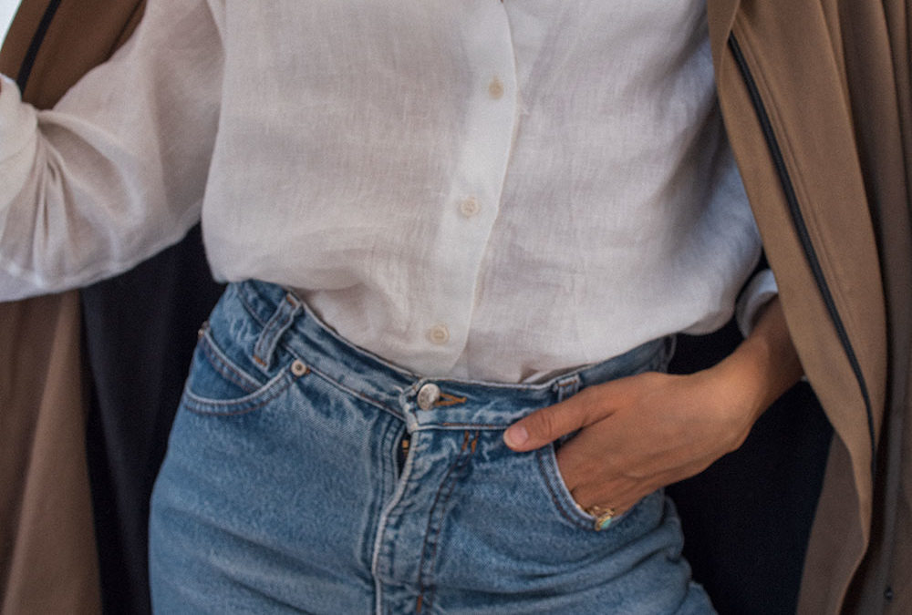 11 façons de porter la chemise blanche en lin